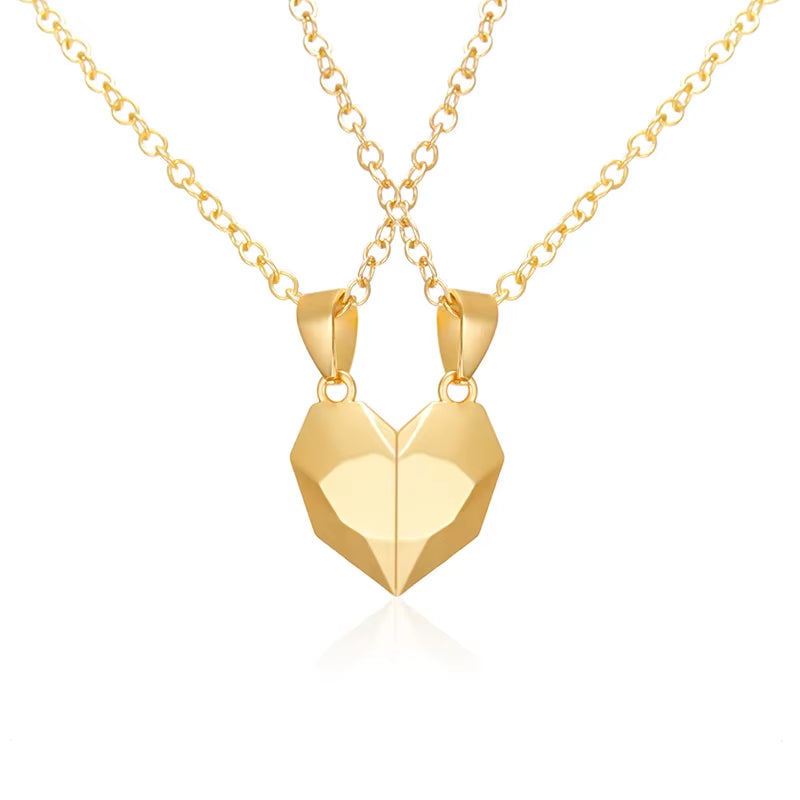 "AmourPulse Luxe Pendant Set – Magnetic Heartbeat Connection"