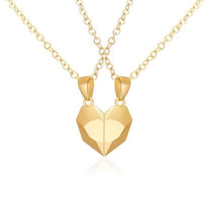 "AmourPulse Luxe Pendant Set – Magnetic Heartbeat Connection"