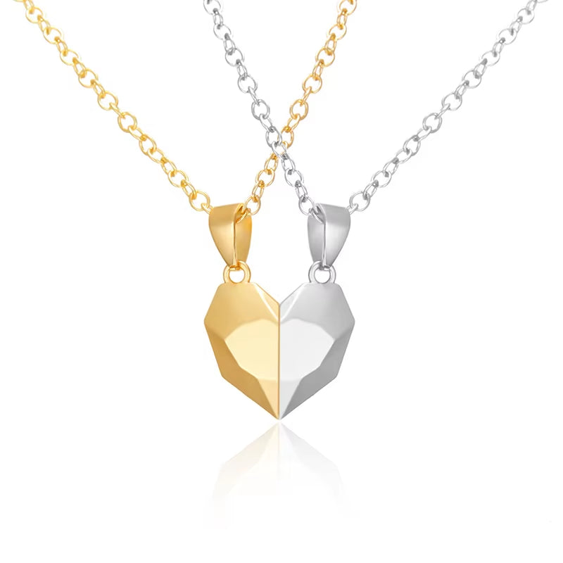 "AmourPulse Luxe Pendant Set – Magnetic Heartbeat Connection"