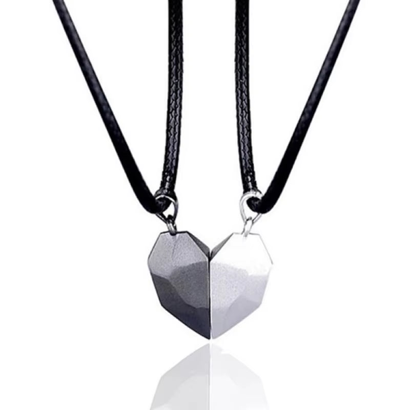 "AmourPulse Luxe Pendant Set – Magnetic Heartbeat Connection"