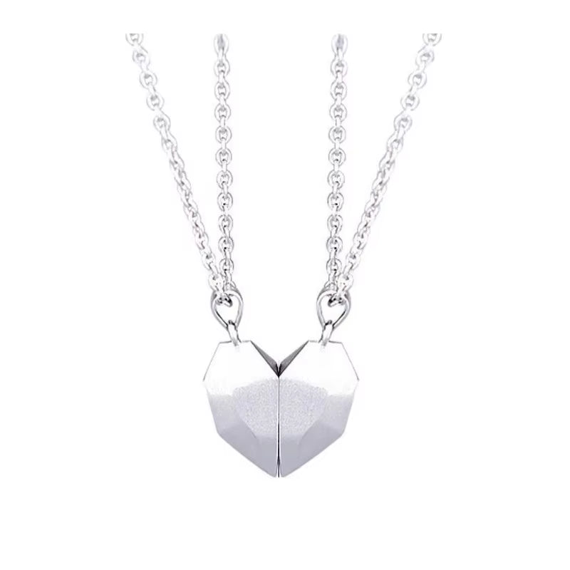 "AmourPulse Luxe Pendant Set – Magnetic Heartbeat Connection"