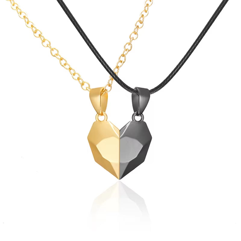 "AmourPulse Luxe Pendant Set – Magnetic Heartbeat Connection"